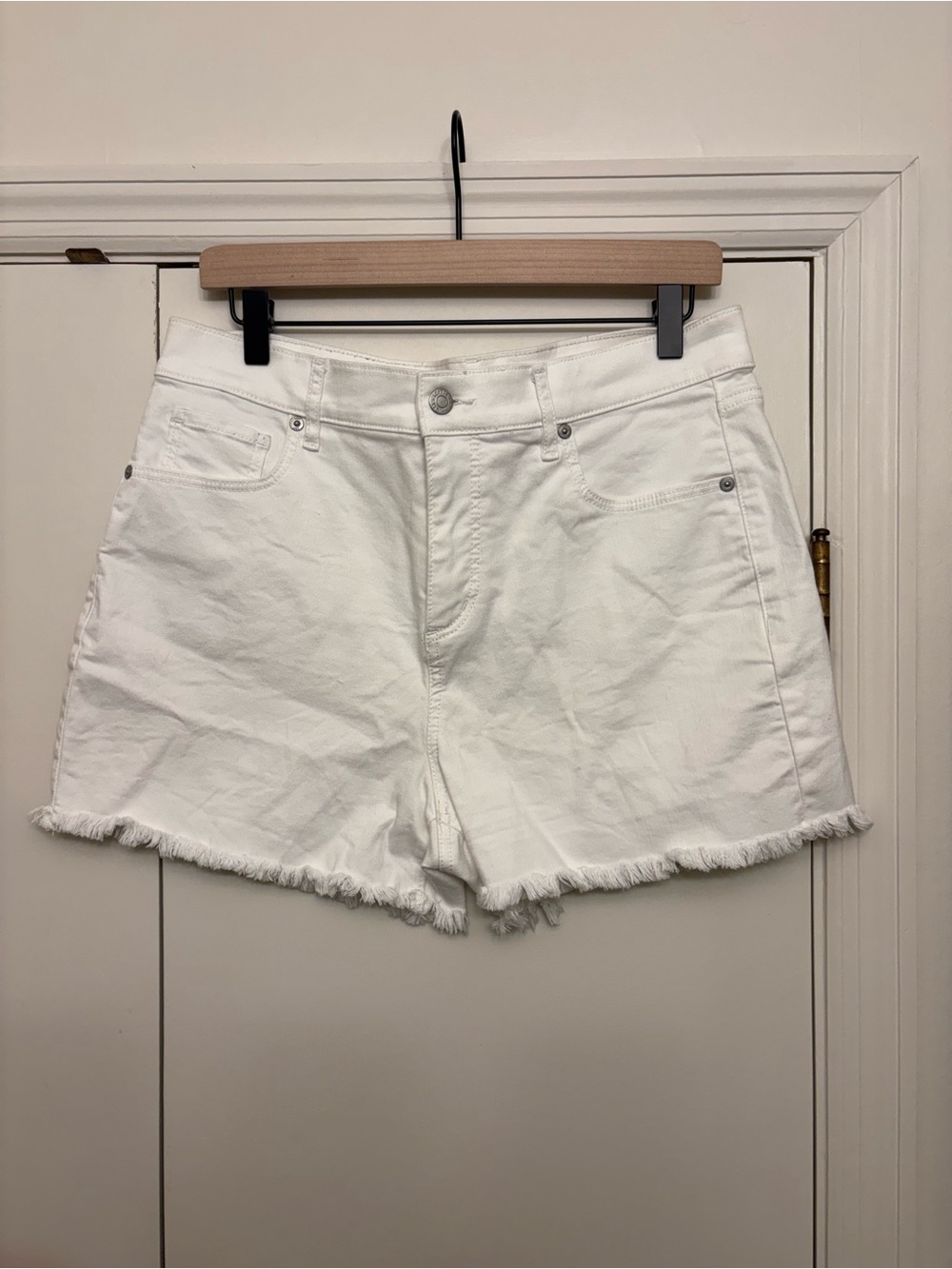LOFT White Denim Frayed Hem Shorts - 30/10
